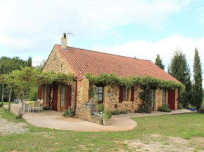Maison 2 Chambres avec Jardin, Animaux Acceptés, Parking, WiFi à Mazeyrolles - FR-1-616-106